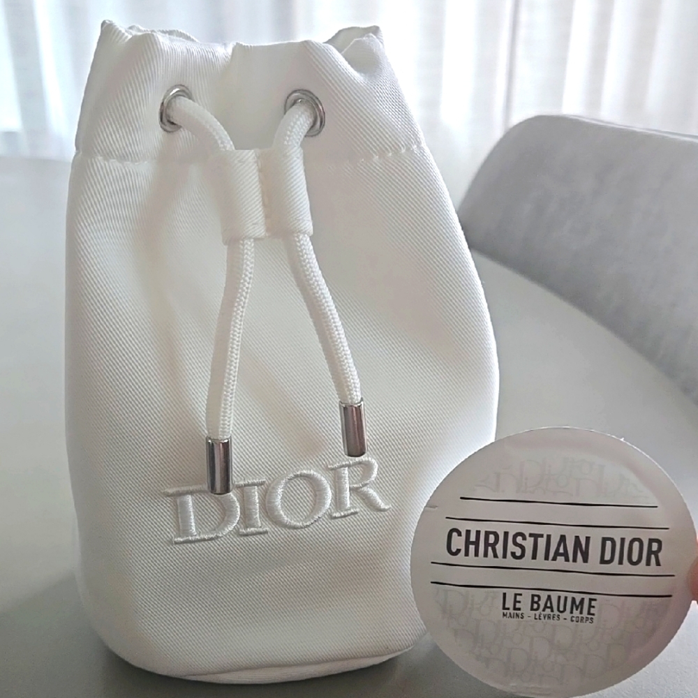 New in box Dior drawstring pouch bag beautiful white Bag DIOR logo embroyidery